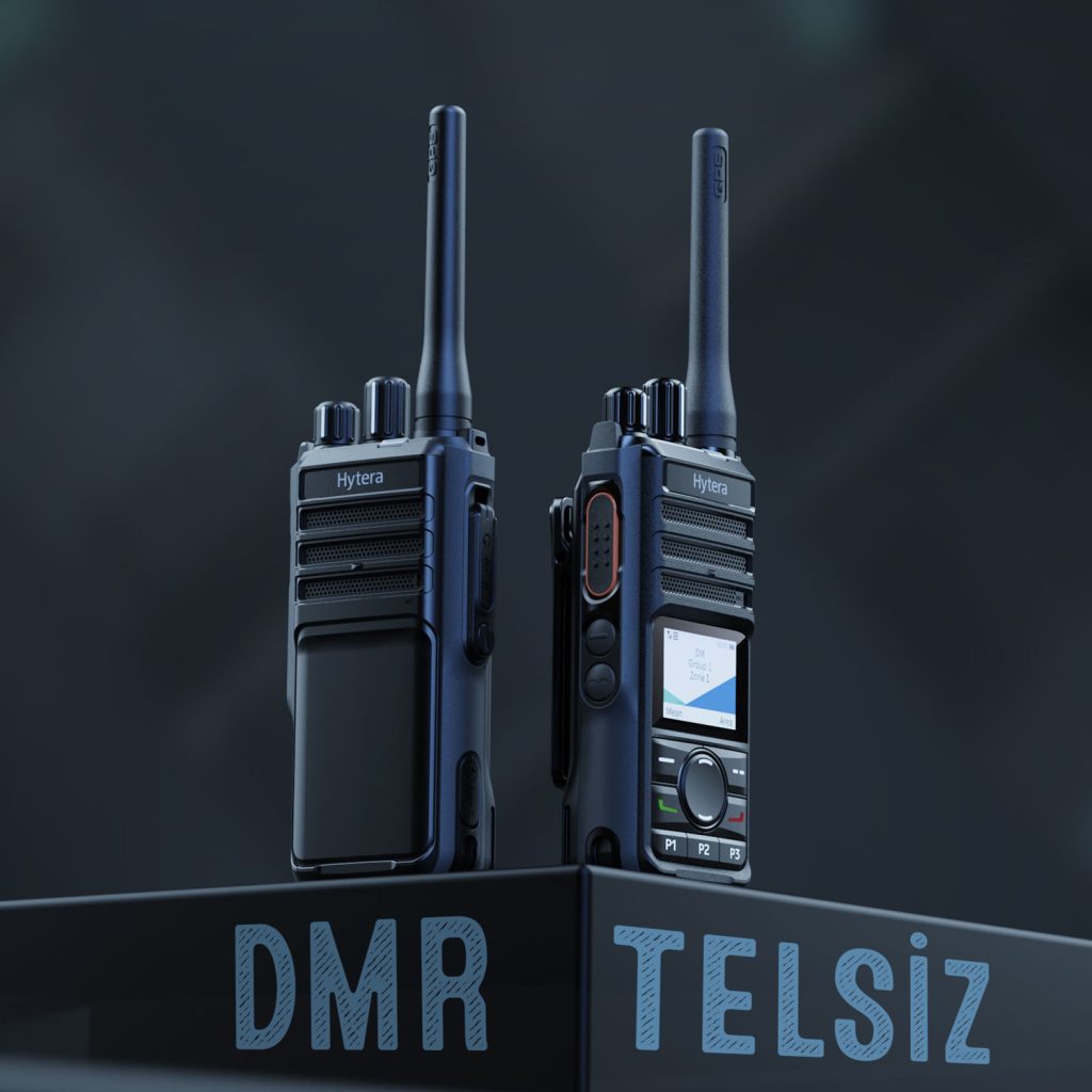 DMR telsiz seçerken dikkat edilmesi gereken bazı önemli kriterler bulunmaktadır. Kullanım alanına uygun kapsama kapasitesi, pil ömrü, cihaz dayanıklılığı ve ses performansı seçim sürecinde önemlidir. Ayrıca GPS desteği, grup haberleşme özelliği ve acil durum butonu gibi gelişmiş özellikler profesyonel kullanım açısından büyük avantaj sağlar. Sonuç olarak DMR telsiz sistemleri, hızlı, güvenli ve yüksek kaliteli iletişim ihtiyacı olan işletmeler için modern haberleşme çözümleri sunmaktadır. Gelişmiş dijital altyapısı, güçlü ses performansı ve güvenli haberleşme özellikleri sayesinde birçok sektörde aktif olarak tercih edilmektedir. Güvenlikten lojistiğe, üretimden inşaat sektörüne kadar farklı alanlarda kullanılan DMR telsiz çözümleri profesyonel iletişim sistemlerinin önemli parçalarından biri olmaya devam etmektedir.